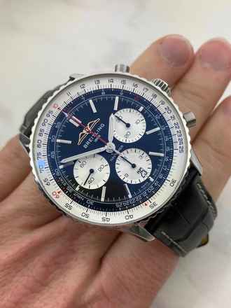  Breitling Navitimer B01 Chronograph 43 Box + Papiere / super Zustand 