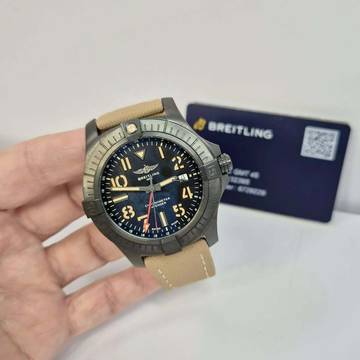  Breitling Avenger Night Mission GMT DLC Titanium 45mm Automático Completo 