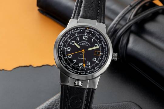  Mühle Lufthans Typ 3 Weltzeit Stahl Automatik Ref M1-35-23-LB Box & Papiere 2019 