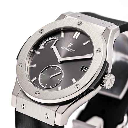  Hublot Classic Fusion Power Reserve 45 – 516.NX.7070.RX – like NEW – 11/2018 Full Set 
