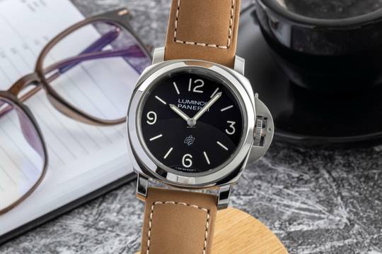  Panerai Luminor Base Logo Stahl Handaufzug Herrenuhr Ref. PAM01086 B&P 2024 