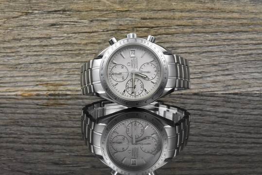  Omega Speedmaster Date 40 Silver / White Dial Automatic 
