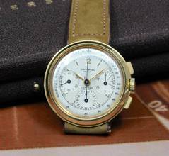 Thumbnail von Universal Genève Compax SUPER RARE COMPAX CHRONO 18K DISCO VOLANTE WITH PULSATIONS DIAL VINTAGE