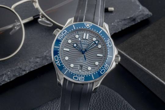  Omega Seamaster Diver 300 M Stahl Automatik Herrenuhr 210.32.42.20.06.001 B&P 