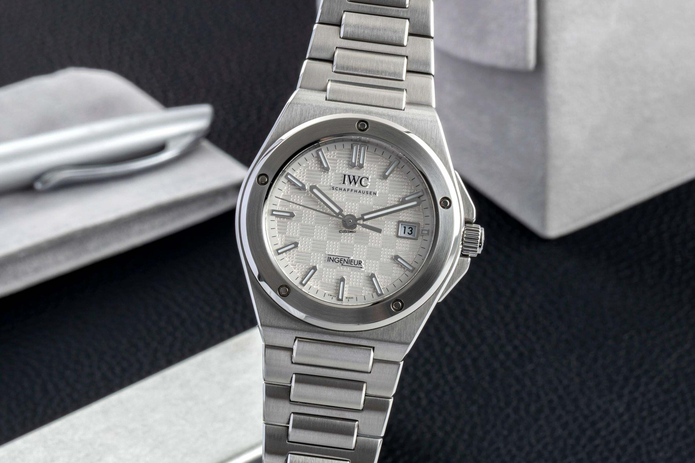 IWC Ingenieur Automatic 40 Silver Dial Stahl Automatik Herrenuhr Ref. IW328902 B&P 2024