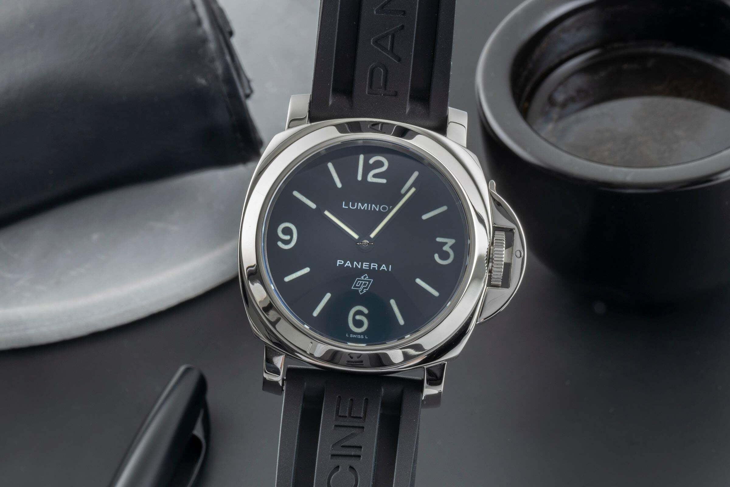 Panerai Luminor Base Logo 44MM Edelstahl Handaufzug Herrenuhr Ref. PAM00000