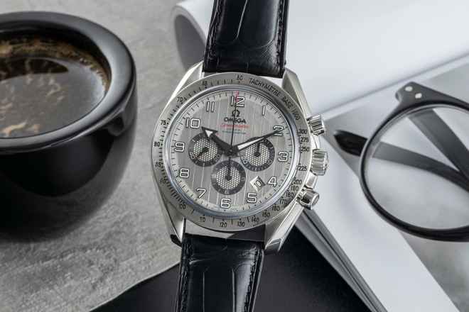  Omega Speedmaster Broad Arrow Date Automatik Herrenuhr Ref. 321.10.44.50.02.001 