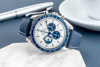 Thumbnail von Omega Speedmaster Professional Moonwatch Silver Snoopy Award 310.32.42.50.02.001 B&P 2024