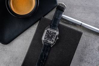 Thumbnail von Cartier Santos Dumont Black Lacquer Handaufzug Herrenuhr Ref. WSSA0046 B&P 2024