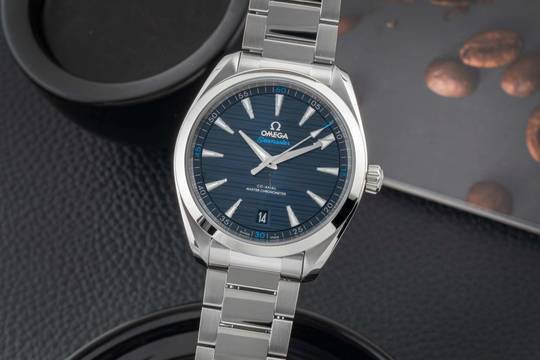  Omega Seamaster Aqua Terra Automatik Herrenuhr 220.10.41.21.03.001 B&P 2023 