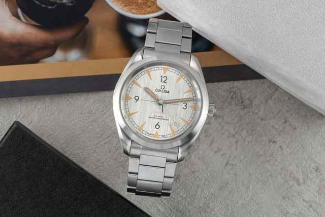  Omega Seamaster Railmaster Stahl Automatik Herrenuhr Ref. 220.10.40.20.06.001 B&P 2021 