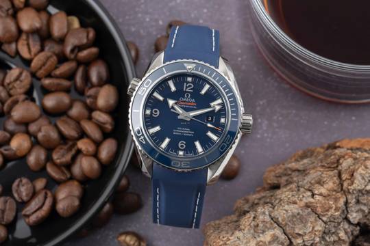  Omega Seamaster Planet Ocean Titan Automatik Ref. 232.92.38.20.03.001 B&P 