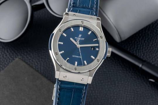  Hublot Classic Fusion Blue Titan Automatik Herrenuhr 542.NX.7170.LR B&P 