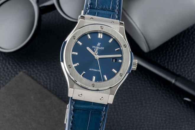  Hublot Classic Fusion Blue Titan Automatik Herrenuhr 542.NX.7170.LR B&P 