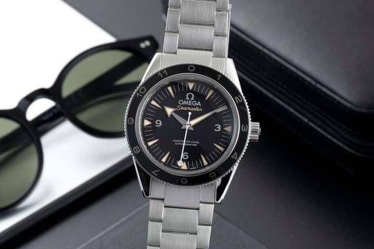 Omega Seamaster 300 Spectre 007 Paslanmaz Çelik Otomatik Ref. 233.32.41.21.01.001 B&P
