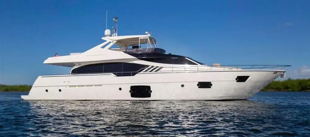 Ferretti Yachts 870