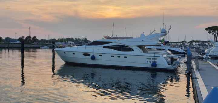 FERRETTI 530 FLY