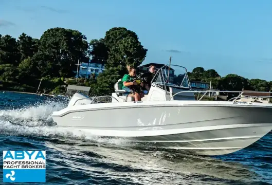 Boston Whaler 220 Dauntless