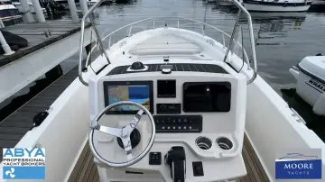 Thumbnail von Boston Whaler 220 Dauntless