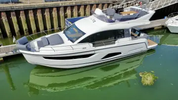 Thumbnail von Sealine F430 Raymarine navigation suite