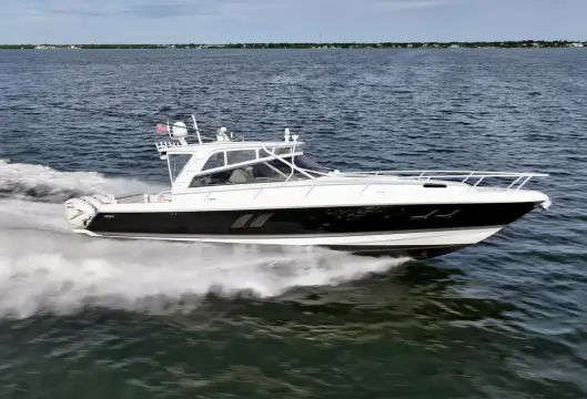 Intrepid 475 Sport Yacht
