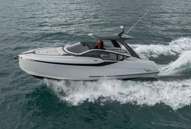 Fairline F Line 33 AY2295