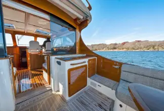 Thumbnail von Hinckley Talaria 43 TURQUOISE name reserved