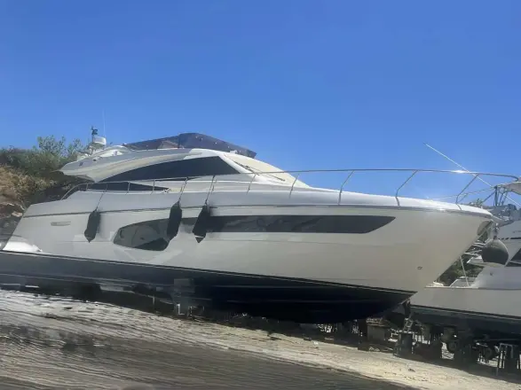 Ferretti Yachts 650