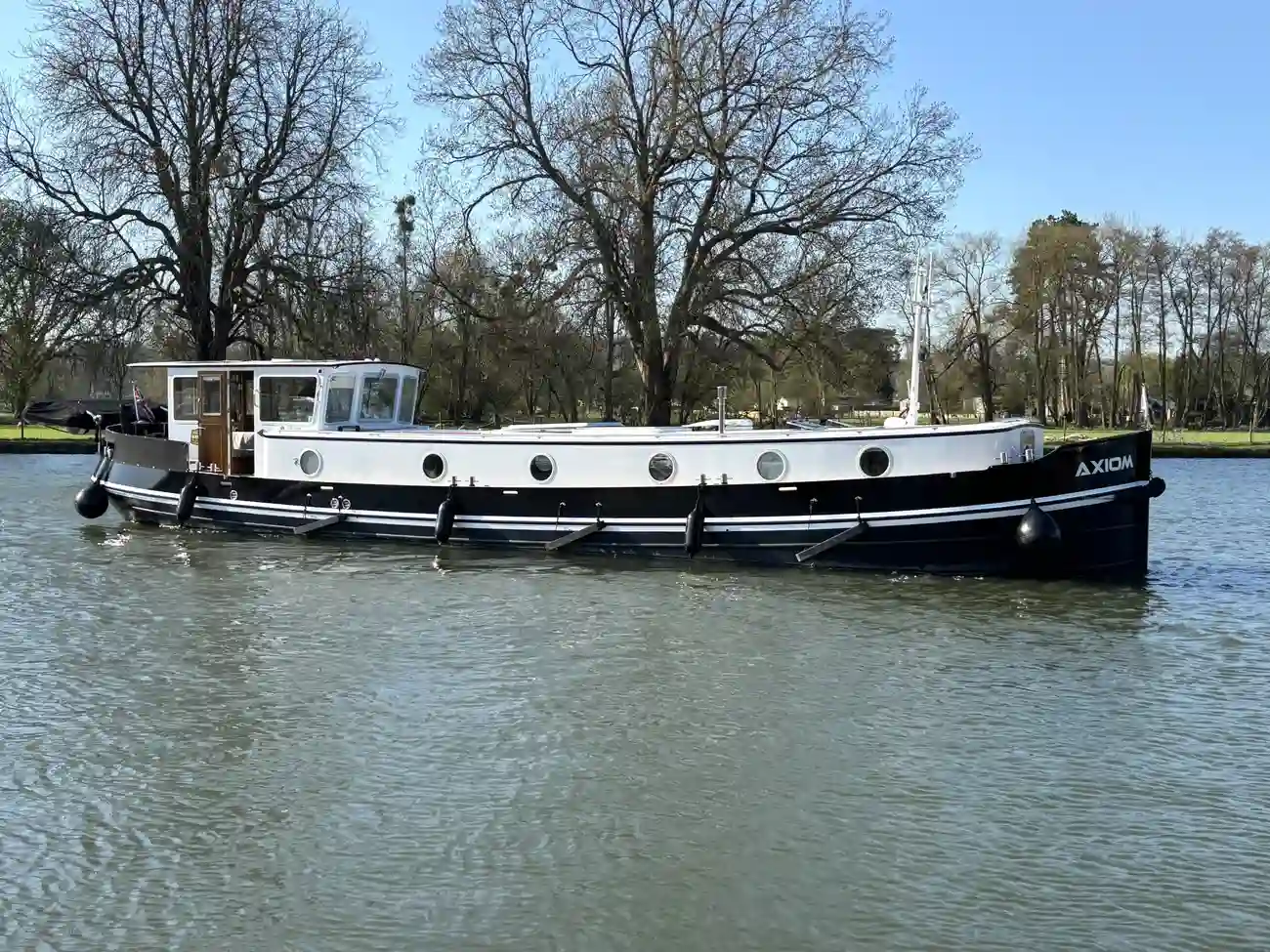 Piper 60M MOTOR CLASS DUTCH BARGE  Axiom