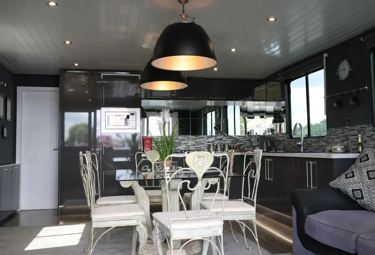 French & Peel Widebeam 24m