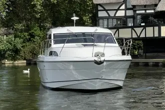 Thumbnail von Haines 32 Sedan Name to be retained by vendor