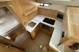 Thumbnail von Haines 32 Sedan Name to be retained by vendor