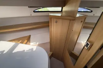 Thumbnail von Haines 32 Sedan Name to be retained by vendor