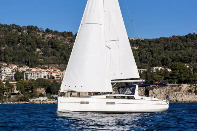 Beneteau Oceanis 38