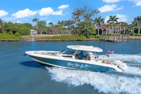 Boston Whaler 350 Realm