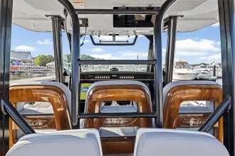 Thumbnail von Boston Whaler 360 Outrage