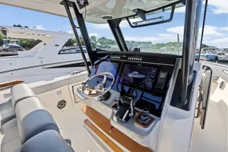 Thumbnail von Boston Whaler 360 Outrage