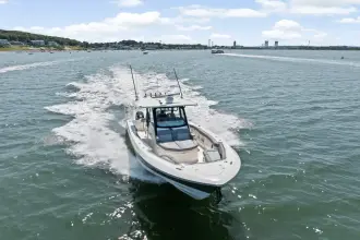 Thumbnail von Boston Whaler 360 Outrage