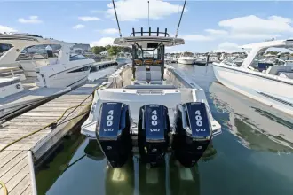 Thumbnail von Boston Whaler 360 Outrage