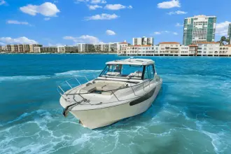 Thumbnail von Boston Whaler 405 Conquest
