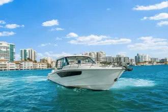Thumbnail von Boston Whaler 405 Conquest