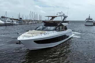 Thumbnail von Cruisers Yachts 57 FLY