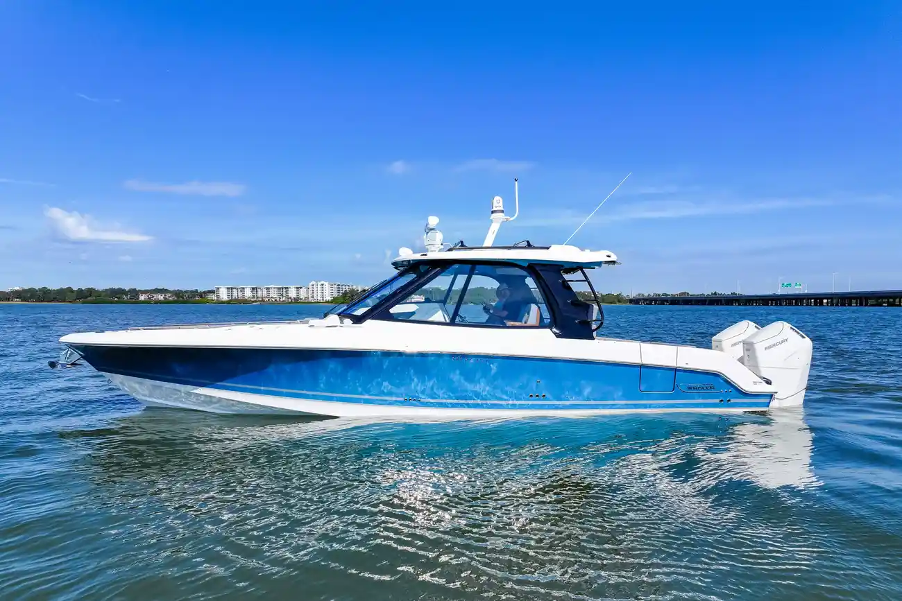 Boston Whaler 380 Realm