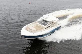 Thumbnail von Boston Whaler 420 Outrage