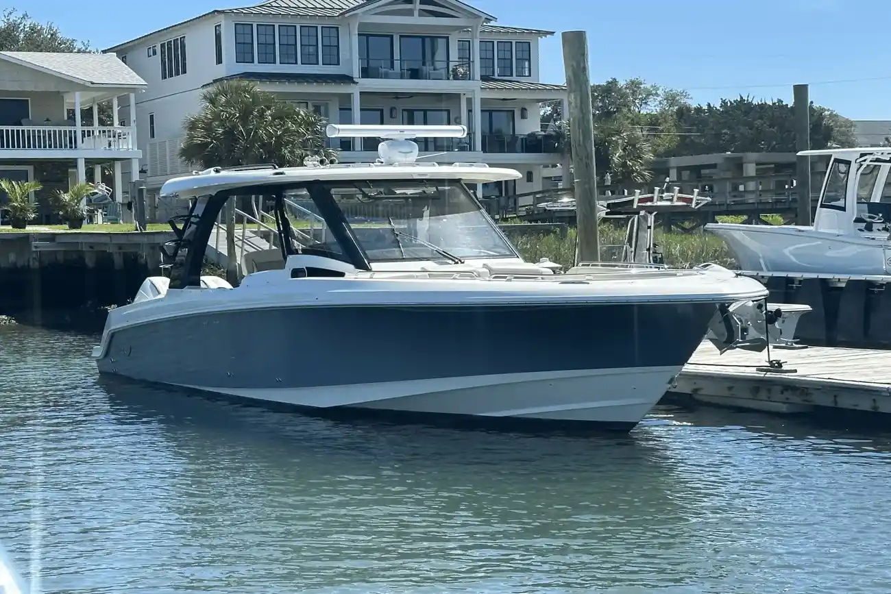 Boston Whaler 350 Realm