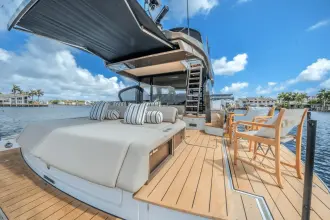 Thumbnail von Azimut Seadeck 6