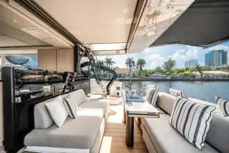 Thumbnail von Azimut Seadeck 6
