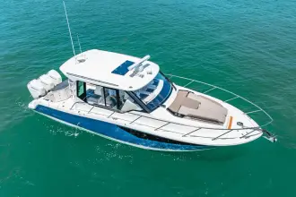 Thumbnail von Boston Whaler 360 Outrage