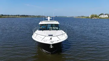 Thumbnail von Tiara Yachts 53 Coupe