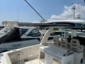 Thumbnail von Boston Whaler 420 Outrage